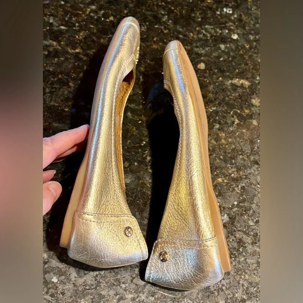 ⭐️Coach Chelsea Leather Metallic Gold Round Toe Flats ⭐️